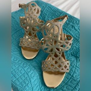 Rouge Helium Gold Stiletto with Intricate Design